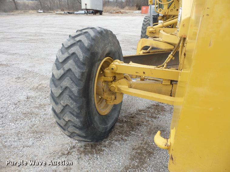 image for item L4543 2000 Caterpillar 120H motor grader