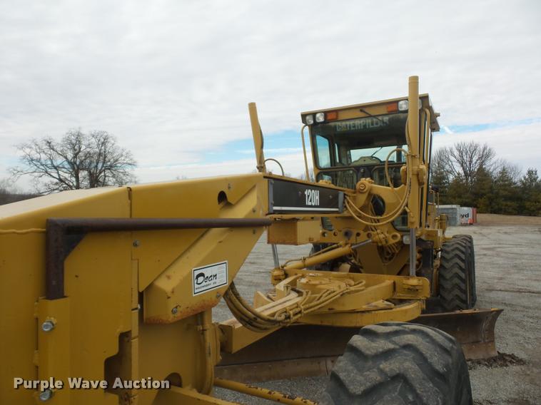 image for item L4543 2000 Caterpillar 120H motor grader