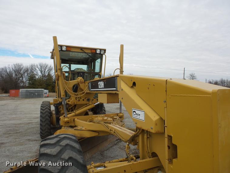 image for item L4543 2000 Caterpillar 120H motor grader