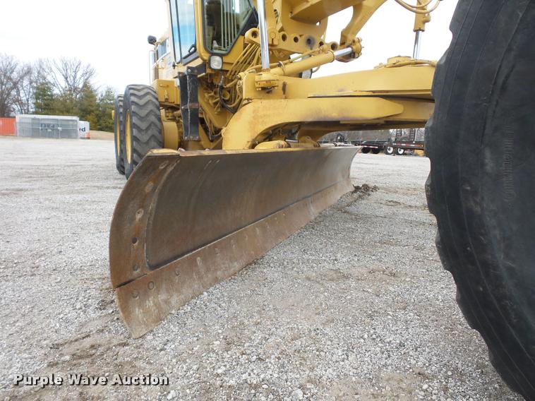 image for item L4543 2000 Caterpillar 120H motor grader