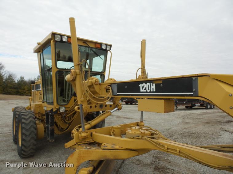 image for item L4543 2000 Caterpillar 120H motor grader