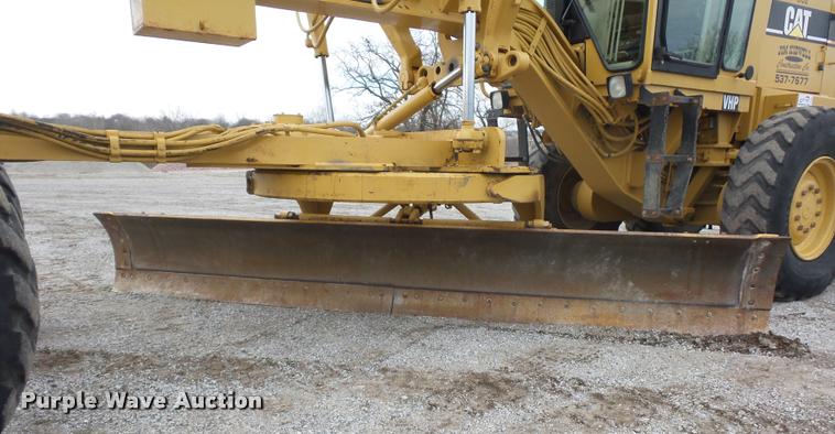 image for item L4543 2000 Caterpillar 120H motor grader