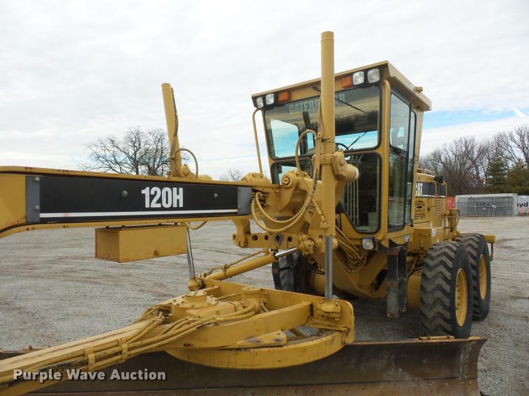 image for item L4543 2000 Caterpillar 120H motor grader