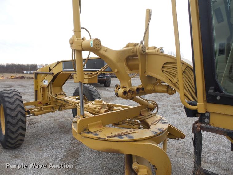 image for item L4543 2000 Caterpillar 120H motor grader