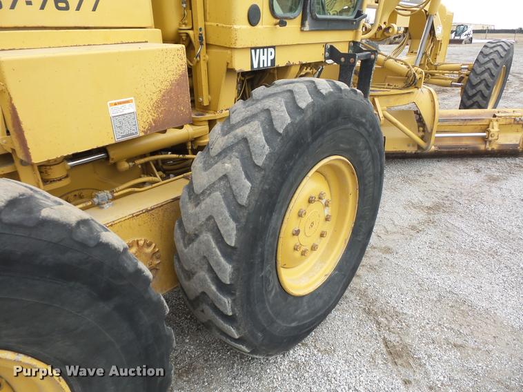 image for item L4543 2000 Caterpillar 120H motor grader