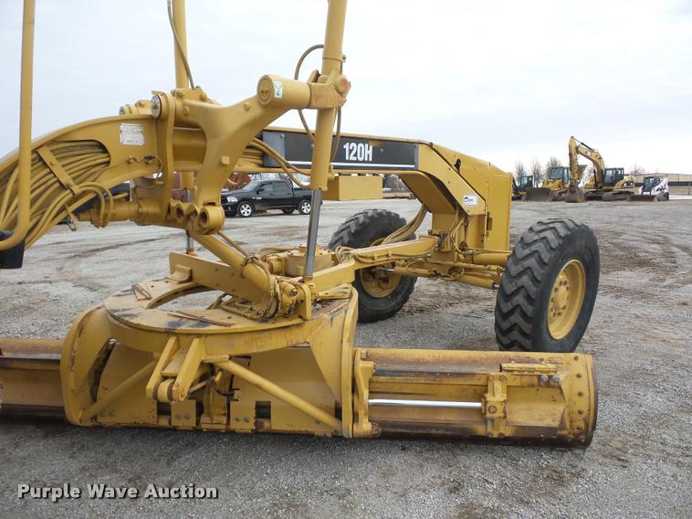 image for item L4543 2000 Caterpillar 120H motor grader