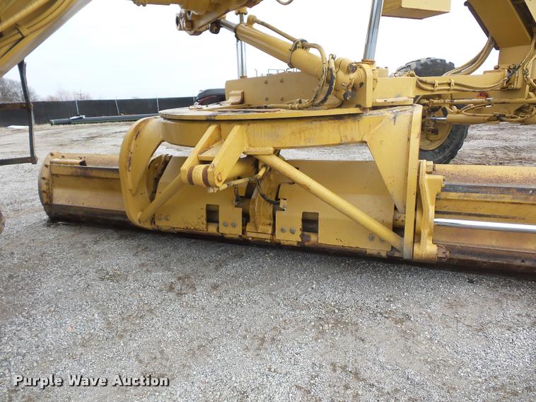 image for item L4543 2000 Caterpillar 120H motor grader