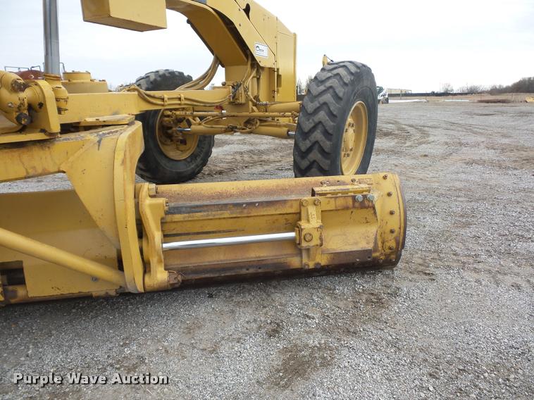 image for item L4543 2000 Caterpillar 120H motor grader