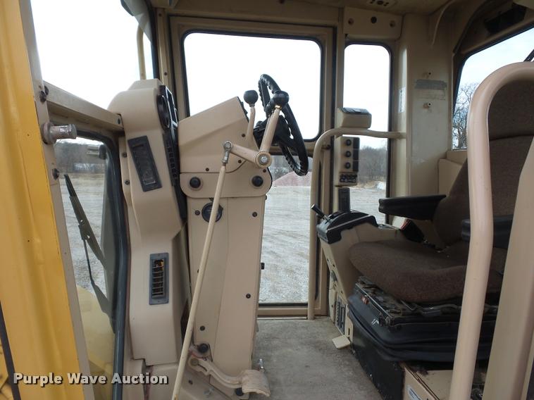 image for item L4543 2000 Caterpillar 120H motor grader