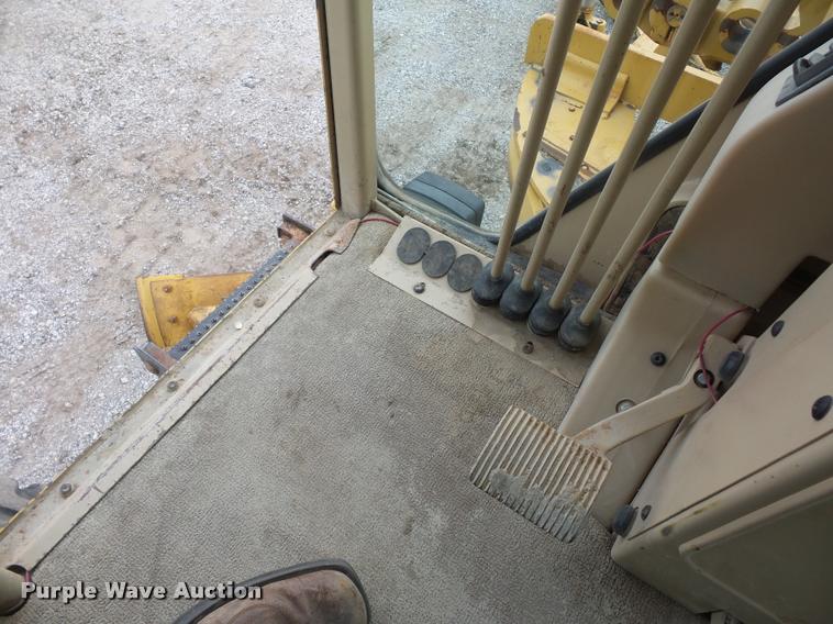 image for item L4543 2000 Caterpillar 120H motor grader