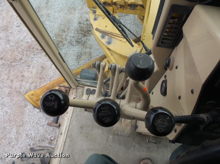 image for item L4543 2000 Caterpillar 120H motor grader