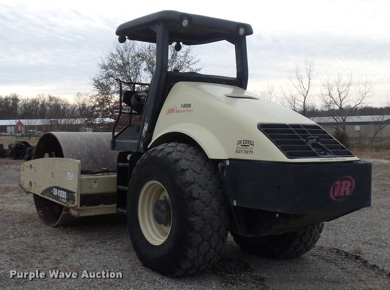 image for item L4545 Ingersoll Rand SD116DX TF single drum vibratory roller