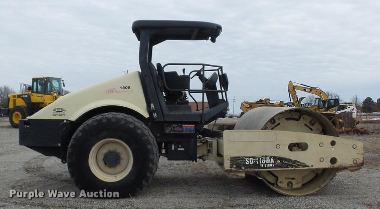 image for item L4545 Ingersoll Rand SD116DX TF single drum vibratory roller