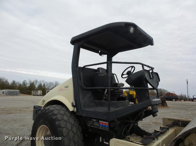 image for item L4545 Ingersoll Rand SD116DX TF single drum vibratory roller