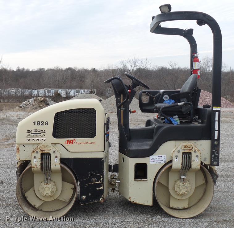 image for item L4546 Ingersoll Rand DD24 double drum roller