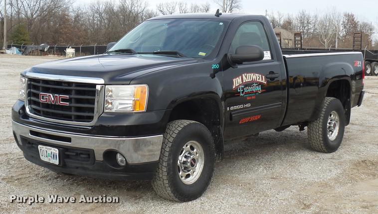 image for item L4560 2007 GMC Sierra 2500HD pickup truck