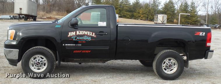 image for item L4560 2007 GMC Sierra 2500HD pickup truck