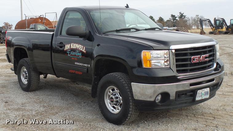 image for item L4560 2007 GMC Sierra 2500HD pickup truck