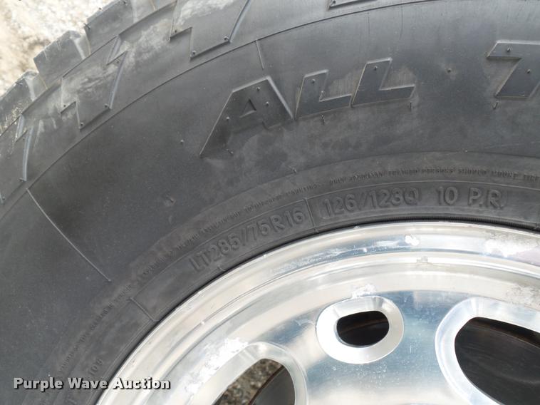 image for item L4560 2007 GMC Sierra 2500HD pickup truck