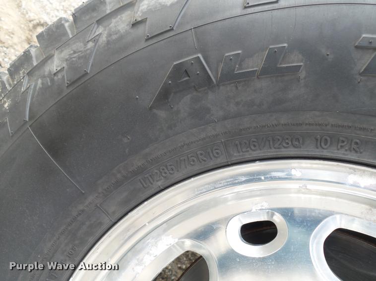 image for item L4560 2007 GMC Sierra 2500HD pickup truck