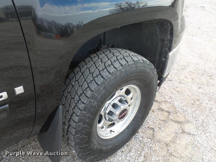 image for item L4560 2007 GMC Sierra 2500HD pickup truck