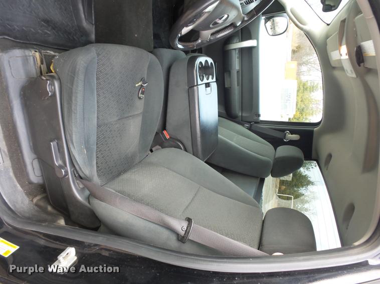 image for item L4560 2007 GMC Sierra 2500HD pickup truck