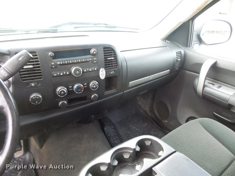 image for item L4560 2007 GMC Sierra 2500HD pickup truck