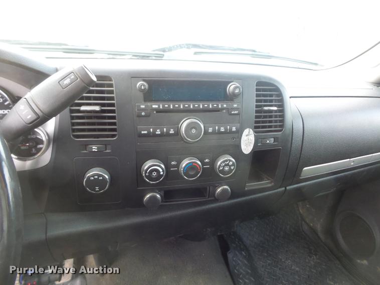 image for item L4560 2007 GMC Sierra 2500HD pickup truck