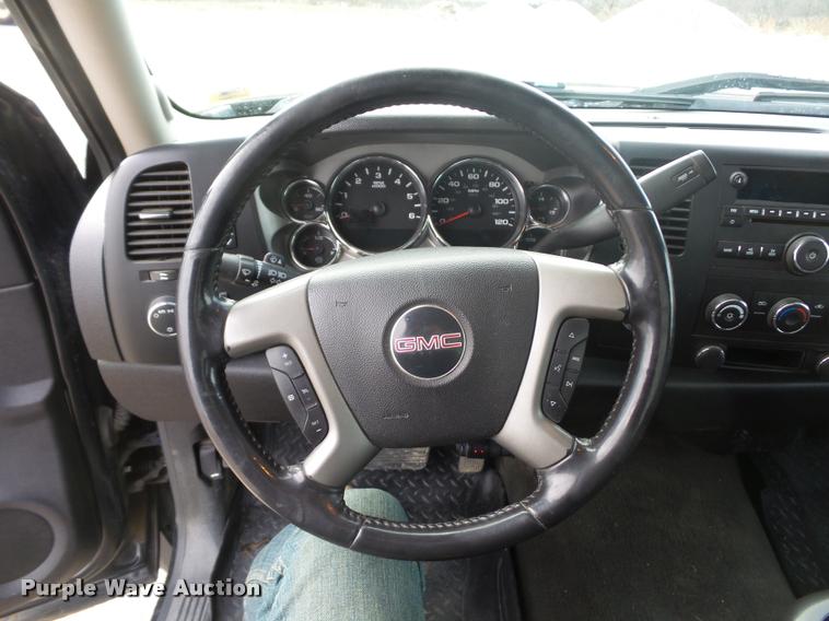 image for item L4560 2007 GMC Sierra 2500HD pickup truck