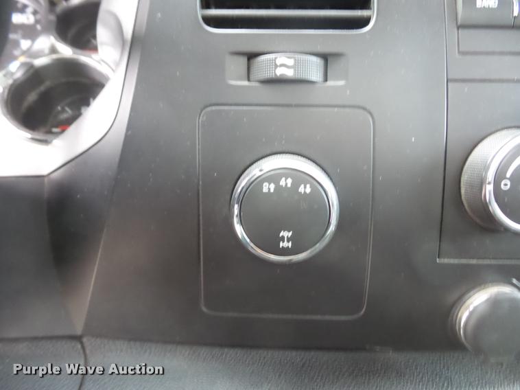 image for item L4560 2007 GMC Sierra 2500HD pickup truck