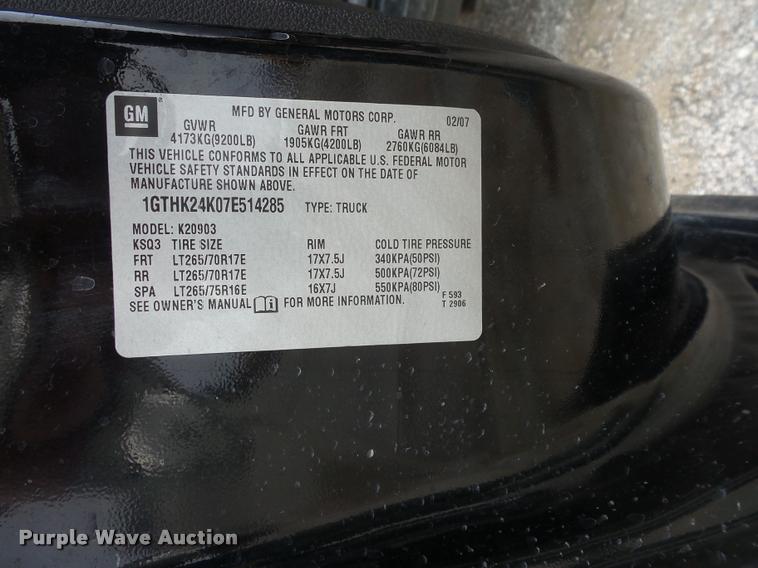 image for item L4560 2007 GMC Sierra 2500HD pickup truck