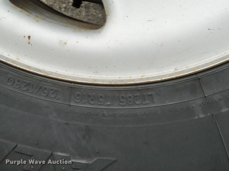 image for item L4561 2006 GMC Sierra 2500HD pickup truck