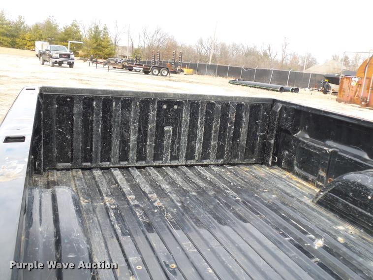 image for item L4561 2006 GMC Sierra 2500HD pickup truck