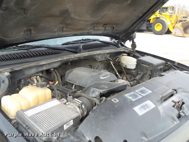 image for item L4561 2006 GMC Sierra 2500HD pickup truck