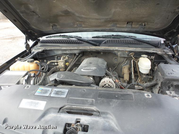 image for item L4561 2006 GMC Sierra 2500HD pickup truck