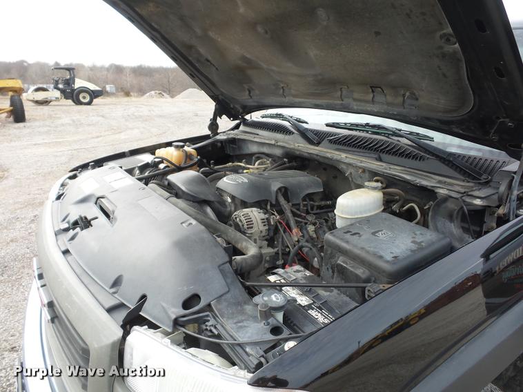 image for item L4561 2006 GMC Sierra 2500HD pickup truck