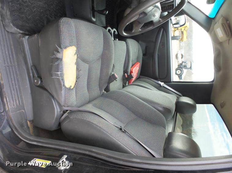 image for item L4561 2006 GMC Sierra 2500HD pickup truck