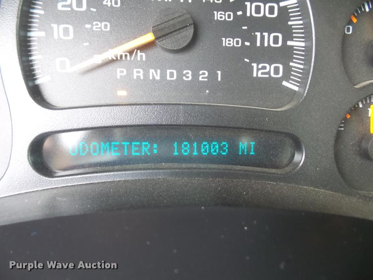 image for item L4561 2006 GMC Sierra 2500HD pickup truck