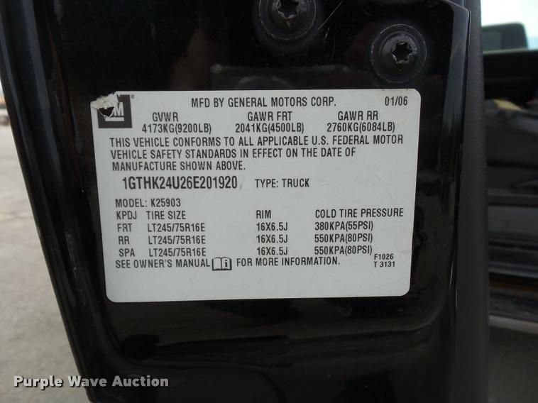 image for item L4561 2006 GMC Sierra 2500HD pickup truck