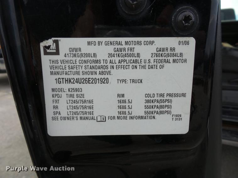 image for item L4561 2006 GMC Sierra 2500HD pickup truck