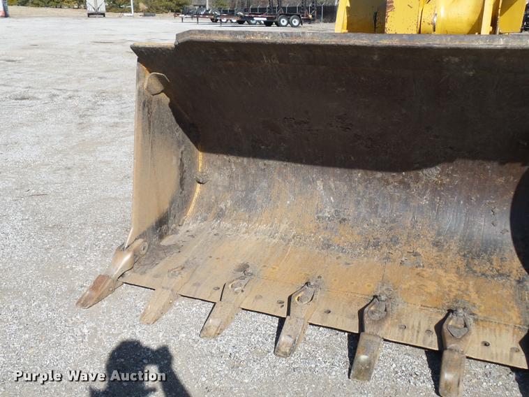 image for item L4679 2004 Caterpillar 963C track loader