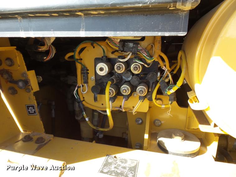 image for item L4679 2004 Caterpillar 963C track loader