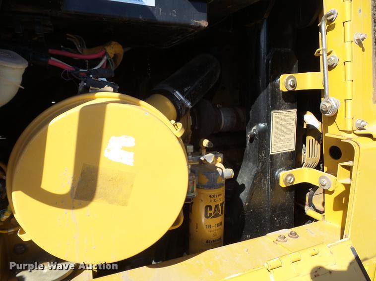 image for item L4679 2004 Caterpillar 963C track loader