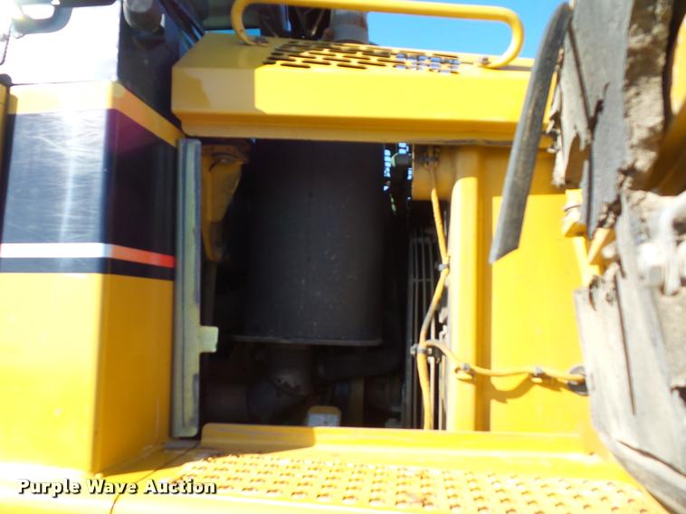 image for item L4679 2004 Caterpillar 963C track loader