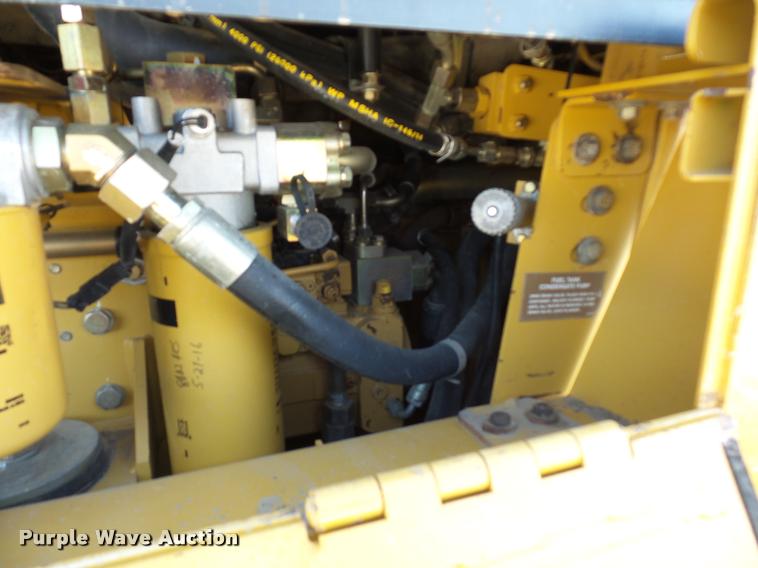 image for item L4679 2004 Caterpillar 963C track loader