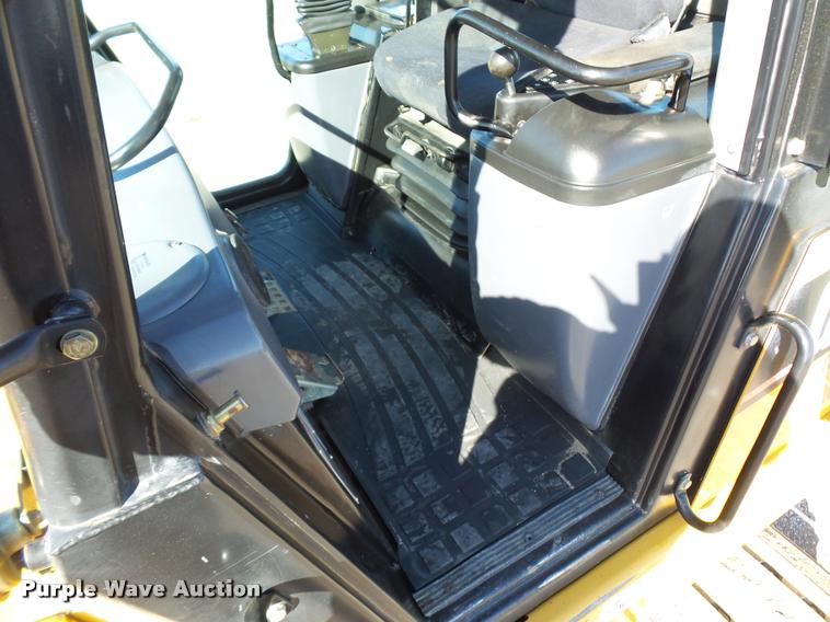 image for item L4679 2004 Caterpillar 963C track loader