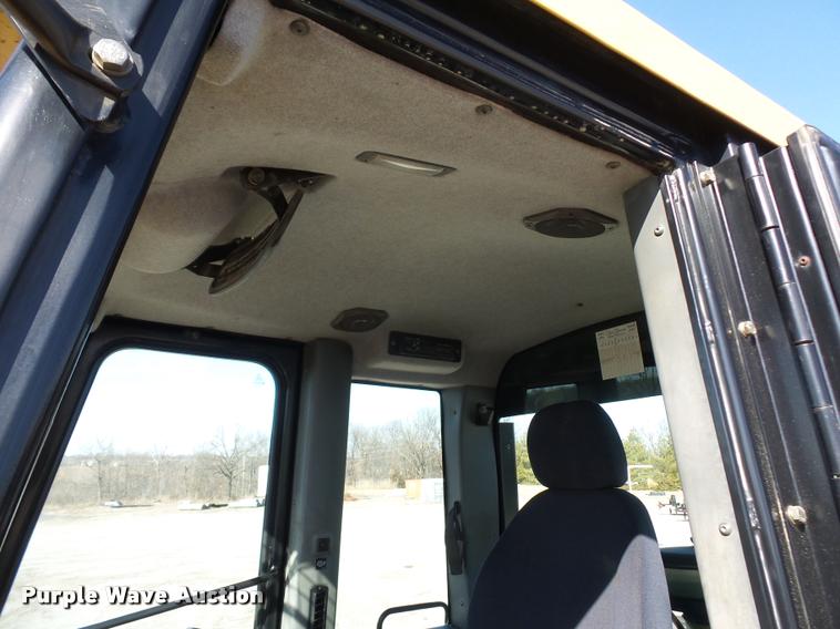 image for item L4679 2004 Caterpillar 963C track loader