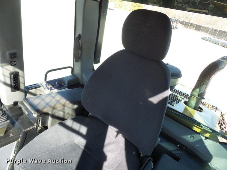 image for item L4679 2004 Caterpillar 963C track loader