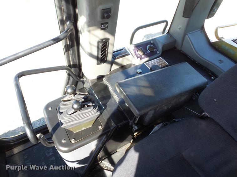 image for item L4679 2004 Caterpillar 963C track loader