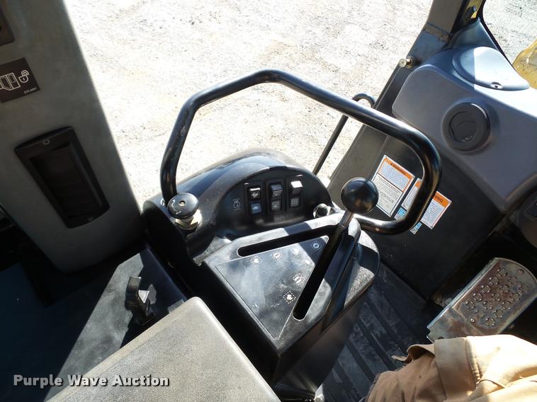 image for item L4679 2004 Caterpillar 963C track loader